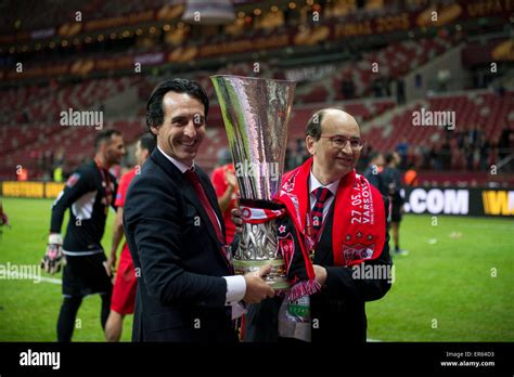 Unai emery europa league trophy hi-res stock photography and images - Alamy