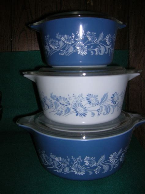 Vintage 3 Blue COLONIAL MIST Pyrex Bowls With Lids 5