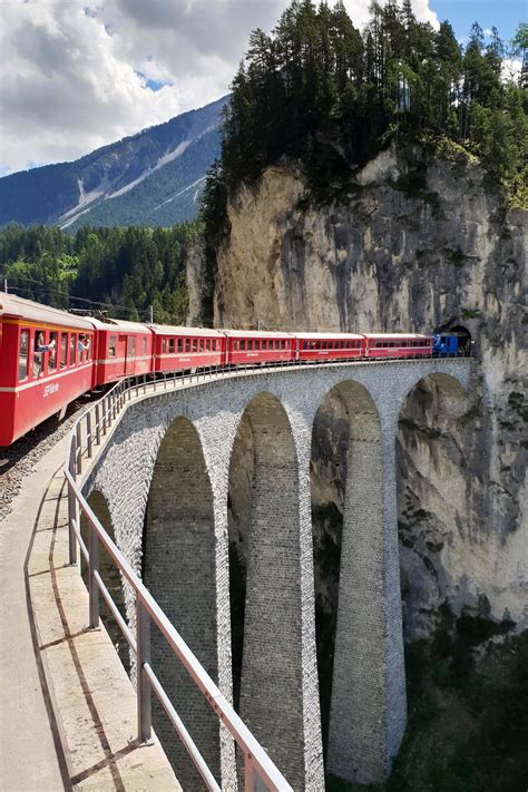 Our ultimate guide to the Bernina Express train line | Schöne orte, Ausflug, Reisen