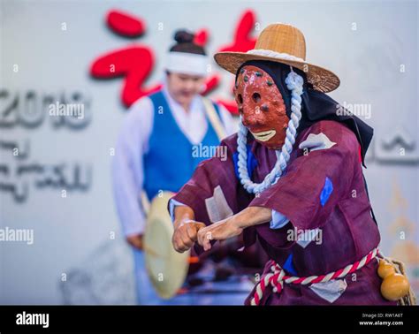 Actors performing the traditinal Korean Maskdance at Andong South Korea Stock Photo - Alamy