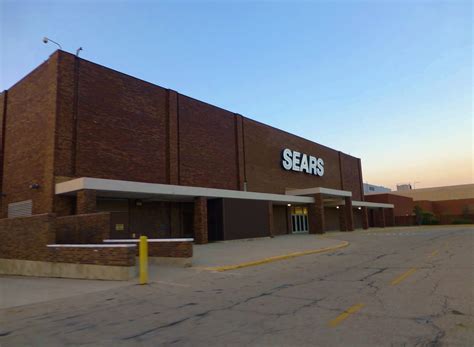 Dead and Dying retail: Westland Mall in Columbus, Ohio