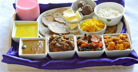 10 ‘Thalis’ From Around India That Will Take You To Food Heaven