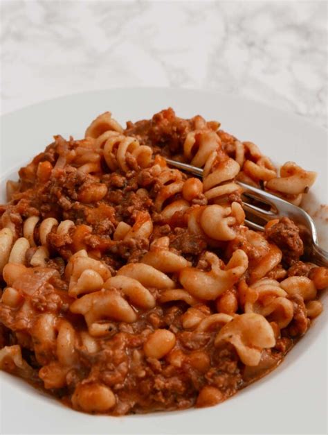 One-pot mince and pasta - store cupboard meal for a weekday dinner ...