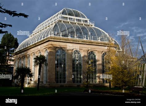 The Victorian glasshouse in the Royal Botanic Gardens, Edinburgh ...