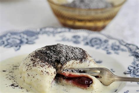 Germknödel mit Vanillesauce und Mohnzucker Rezept | Küchengötter