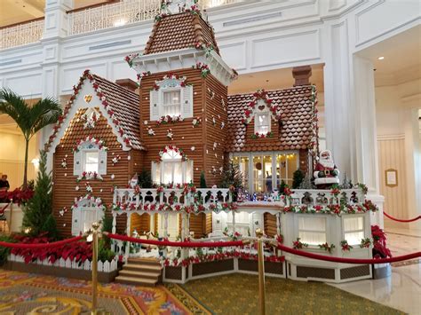 The Beauty of The 2016 Grand Floridian Holiday Gingerbread House | Chip ...