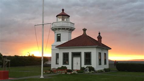 Mukilteo to celebrate high school grads with community parade | KOMO