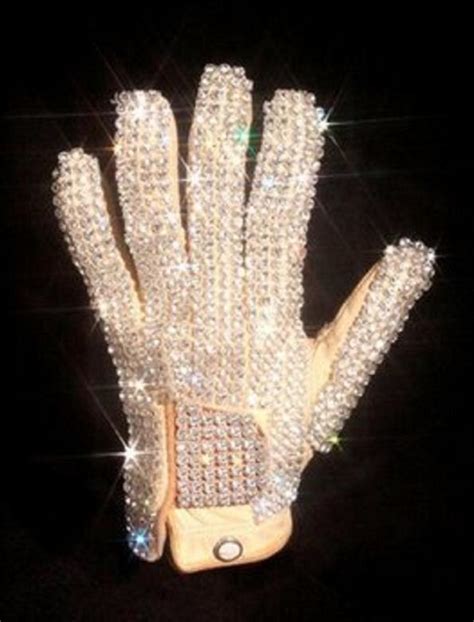 How much money is Michael Jackson's glove? – Illinois Now - Celebrity, Entertainment and all ...