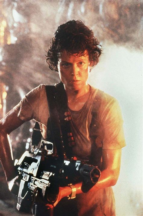 Sigourney Weaver as Ripley in Aliens - Alien / Aliens Photo (8255352 ...