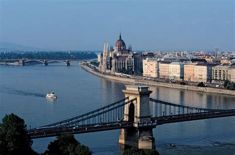 Széchenyi Chain Bridge | bridge, Budapest, Hungary | Britannica