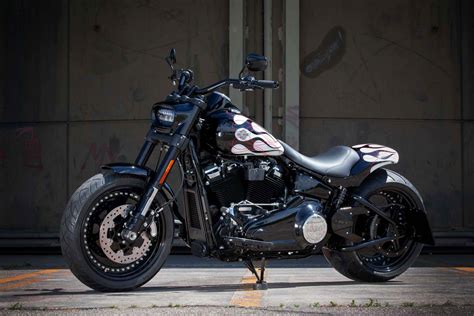 Harley-Davidson Fat Bob Custom Sports Hot Rod Vibes And A Flame Livery