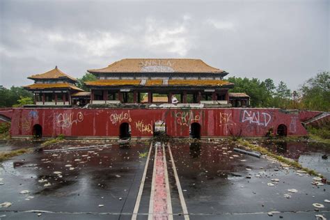 Abandoned Chinese Theme Park [3888 x 2592] [OC] : AbandonedPorn