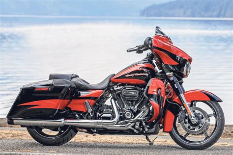 HARLEY-DAVIDSON STREET GLIDE (2017 - on) Review