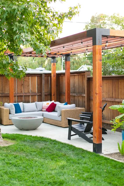 Modern Pergola for the Backyard » DIY from Lovely Indeed