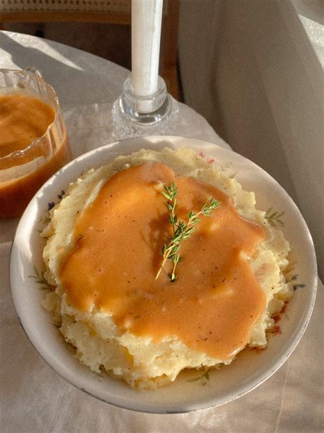 Creamy Mashed Potatoes with Gluten Free Gravy