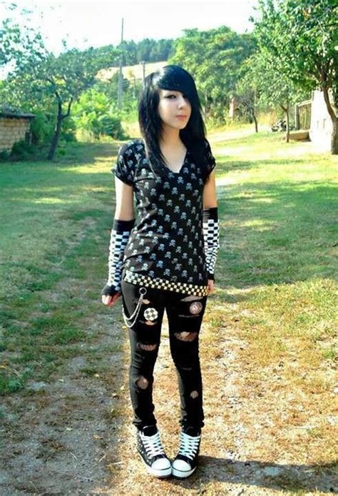 Emo | Aesthetics Wiki | Fandom | Outfits 2000s, Emo outfit ideas, Scene outfits