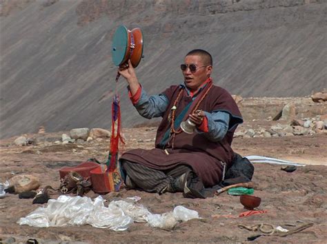 The funeral procession of Tibet: Sky Burial - Culture of the World