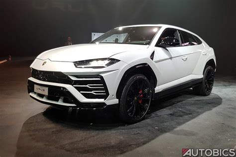 Lamborghini Urus 2019 Front Left White | AUTOBICS