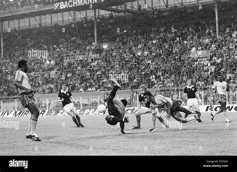 1974 fifa world cup zaire hi-res stock photography and images - Alamy