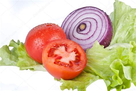 Tomato and red onion on lettuce leaves — Stock Photo © bukone #9108348