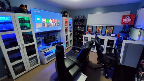 Clean Console and PC Gaming Room