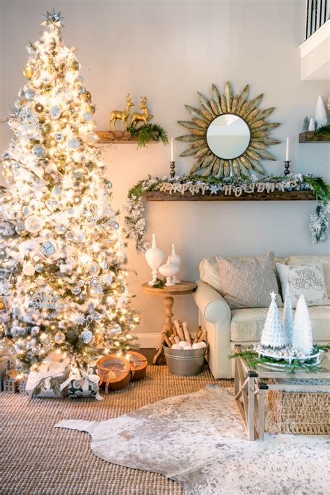 Neutral Christmas: Tips for Decorating a Silver and Gold Christmas Tree