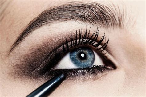 9 Best Eyeliners for Sensitive Eyes in 2022 - Skin Seas