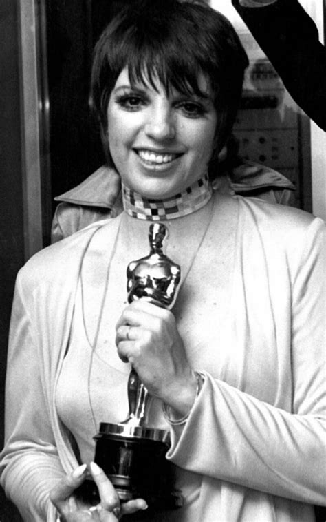 🎈 45th Oscars 72 / Cabaret / Best actress Liza Minnelli with her Oscar ...