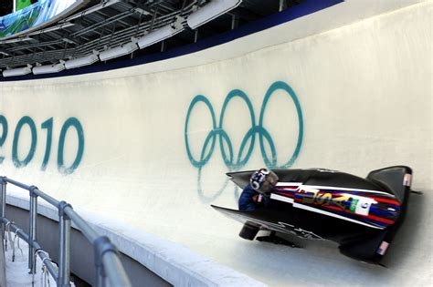 File:USA I in heat 1 of 2 man bobsleigh at 2010 Winter Olympics 2010-02-20.jpg - Wikipedia, the ...