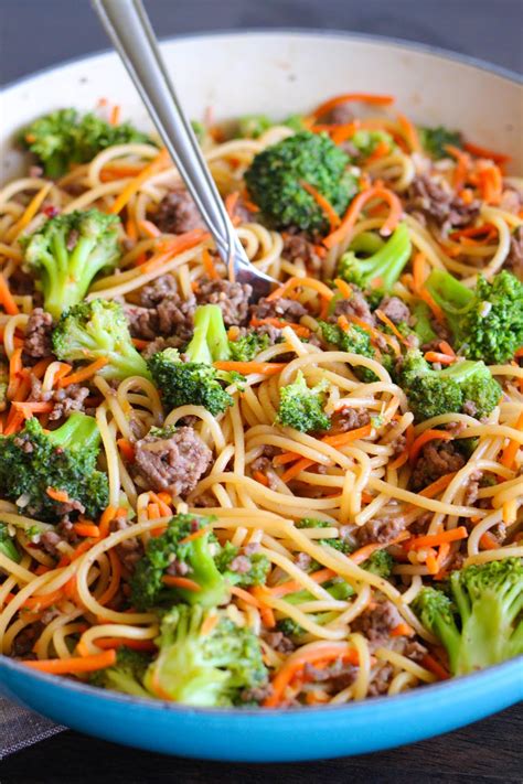 Easy Ground Beef Lo Mein {In under 30 minutes} | Eat Cake For Dinner | Bloglovin’