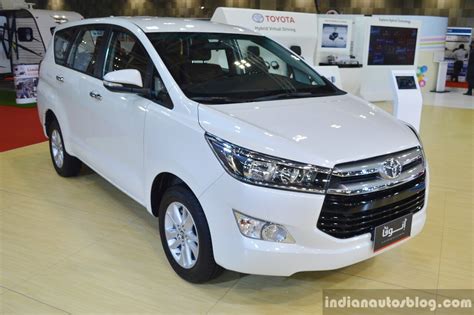 Innova Car White