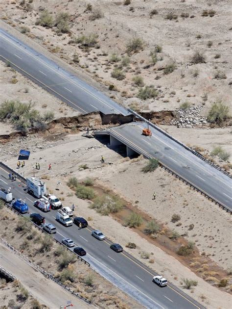 Collapse of the I-10 bridge that joins Arizona and California: Photos