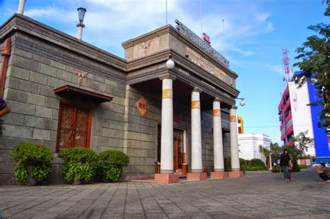 House of Sampoerna, Menikmati Rokok Tanpa Menghisap Asapnya - Arsitek-tung!