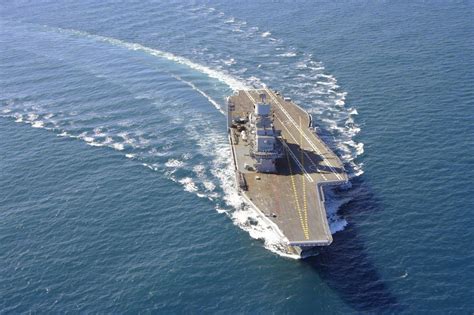 Asian Defence News: Indian Aircraft carrier Vikramaditya (R33) in Lisbon, Portugal