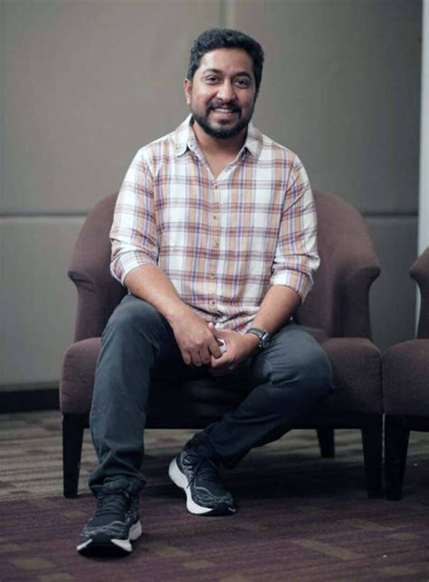 Vineeth Sreenivasan Age, Family, Wife, Movies, Biography - BREEZEMASTI