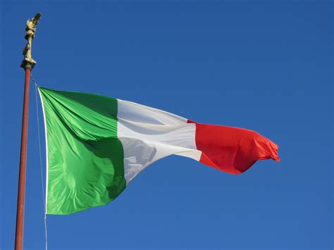 The History of the Italian Flag | Essential Italy