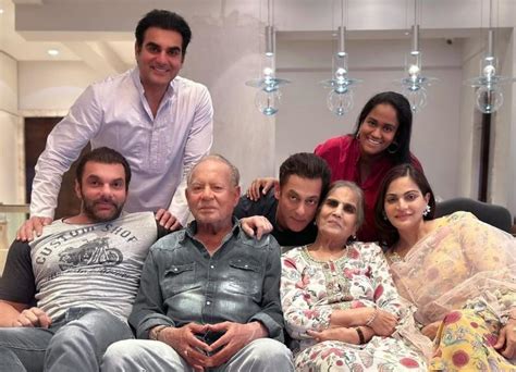 Salman Khan shares family picture with Salim and Salma Khan on Eid, netizens in love with the ...