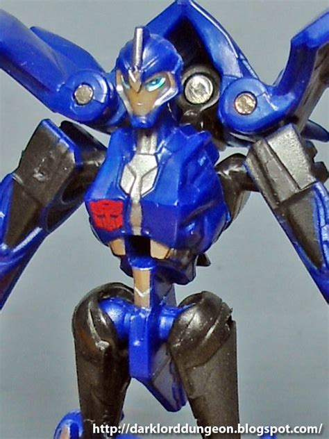 GeekMatic!: Transformers Cyberverse Arcee (Legion Class)