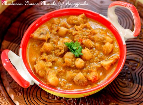 CONCOCTIONS OF A COOKAHOLIC !!!: Mushroom Channa Masala/Mushroom ...