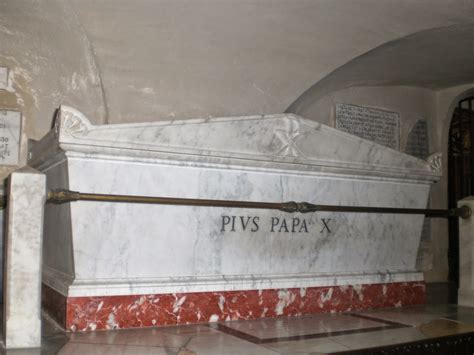 Orbis Catholicus Secundus: What the Tomb of Pius X Looked Like