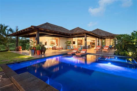 This amazing Hawaii beach house is designed for indoor outdoor living