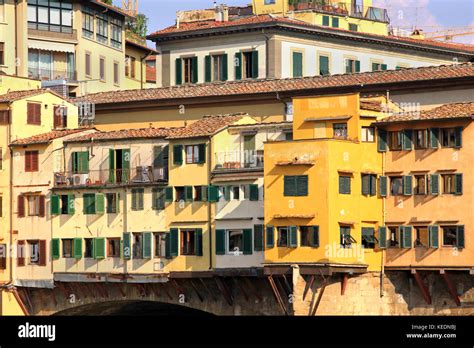 Detail house architecture on Ponte Vecchio bridge Stock Photo - Alamy