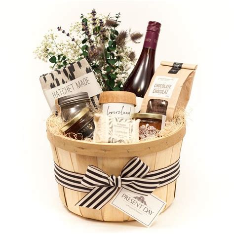 A TORONTO GIFT BASKET WITH A SELECTION OF LOCAL LUXURIES FOR THE HOME - wedding gift, … | Gift ...