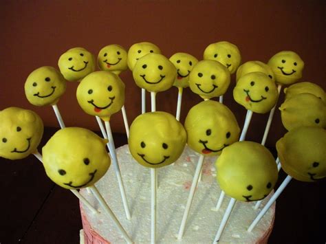 Sugar & Spice Sweets: Smiley Face Cake Pops