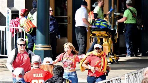 WATCH: Heroic Kansas City Chiefs fans subdue Super Bowl parade shooting ...