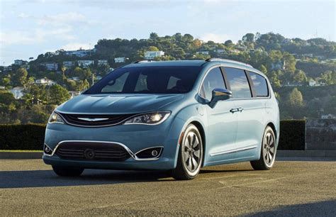 Chrysler Pacifica Touring 2018 | Express Leasing