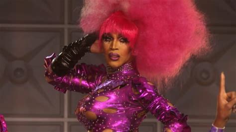 Show Up Queen - RuPaul's Drag Race All Stars - TV Fanatic