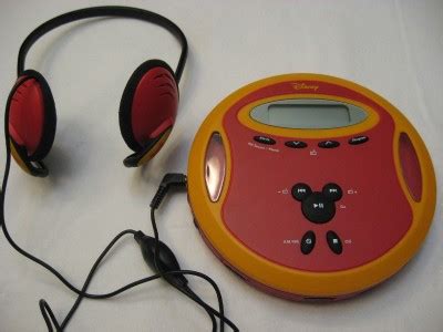 Childrens DISNEY portable CD Player Walkman AM/FM Radio & Headphones