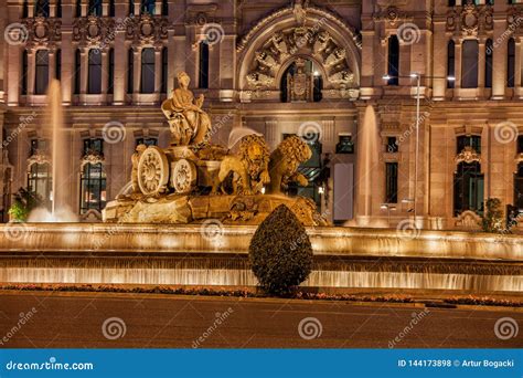 Cibeles Fountain and Cybele Palace in Madrid Stock Photo - Image of sculpture, comunicaciones ...