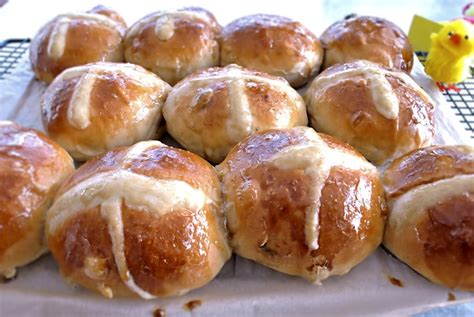 Foodista | Recipes, Cooking Tips, and Food News | The best hot cross buns